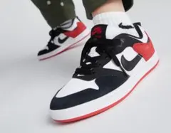 新品未使用　NIKESBアリウープGS ホワイト／ブラックのサムネイル