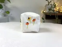 【値下げ！】花刺繍 ミニポーチ