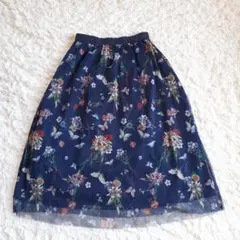 美品⭐︎イズスカラー 花柄 シフォンスカート ネイビー Mサイズ［B249］のサムネイル