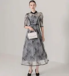 【美品】レジャ Leja 配色パピングプチハイネック花柄刺繍