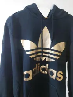 adidasビックロゴパーカー