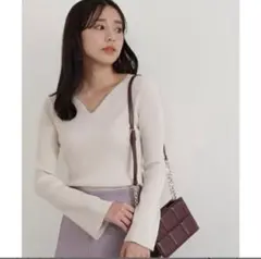 ナチュラルビューティーベーシック　ハートネック　リブニット　オフホワイト　M