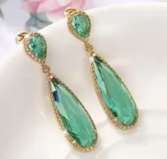 新品 揺れる 大粒 エメラルド グリーン ピアス ジルコニア cz 緑
