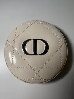Dior ディオールスキン フォーエヴァー クチュール ルミナイザー　02