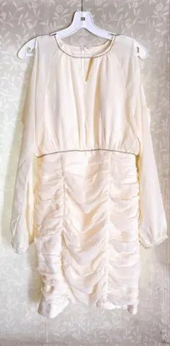 dAZZY クリーム色 長袖ドレス