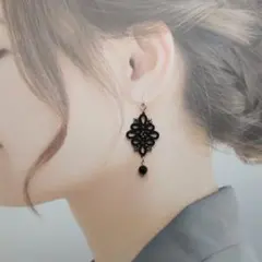 タティングレース ピアス(ブラック★×ガラスビーズ)
