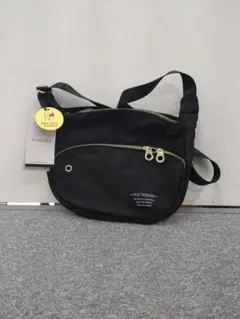 ナイロン ブラック ショルダーバッグ ゴールドジッパー