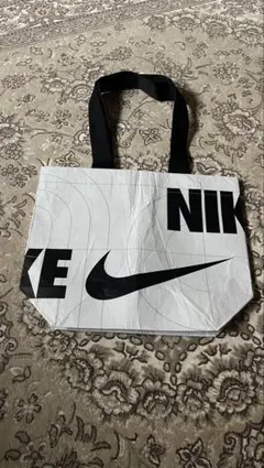 NIKEのトートバッグのサムネイル