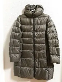UNIQLOユニクロ　フード付きウルトラライトダウンコート　茶が入ったカーキ系色