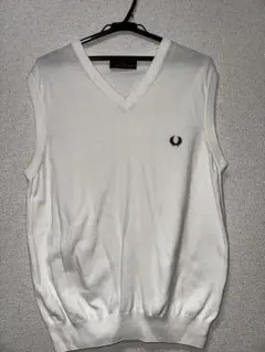 FRED PERRY ホワイト Vネック ベスト L
