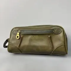 良品✨TAKEO KIKUCHI クラッチバッグ レザー カーキ エンボスロゴ