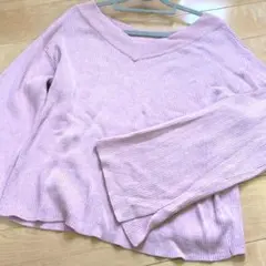 ピンク ニット 袖口広め　　Vネック レディース