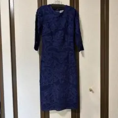 ネイビー刺繍入り七分袖ワンピース