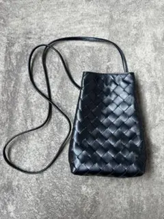 BOTTEGA VENETA イントレチャート フォーン ポーチ ブラック