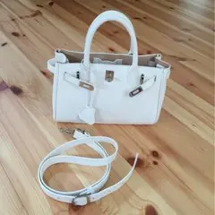 ★値下げしました！本革　ミニバッグ　ショルダー