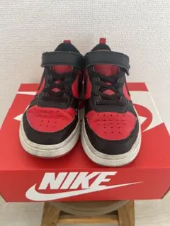 NIKE 赤/黒 スニーカー