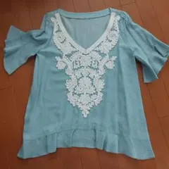 水色Vネック刺繍半袖トップスのサムネイル