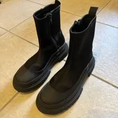ZARA kidsブラックジッパーブーツ ミッドカット