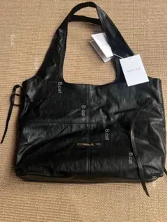 Matin Kim 2025黒 ボウタイ付き片肩バッグ