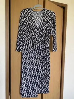 ネイビーとホワイトのラップワンピース