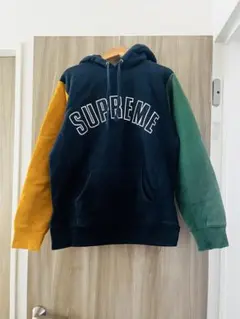 【即完売モデル】supreme アーチロゴマルチカラーパーカー