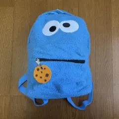 セサミストリートのキャラクター「クッキーモンスター」チャーム付き青色バックパック