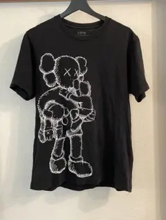 UNIQLO ユニクロ　KAWS カウズ tシャツ　ブラック L