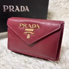 美品⭐︎プラダ 三つ折り財布 ダイノ ゴールド金具 レザー レッド NERO