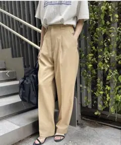 スピックアンドスパン M エステルツイル ベージュスラックス 23ss