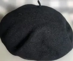 黒のウールベレー帽のサムネイル