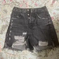 ZARA ショートパンツ　ダメージジーンズ