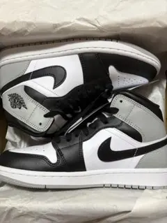 NIKE AIR JORDAN 1 MID ホワイト グレー ブラックのサムネイル