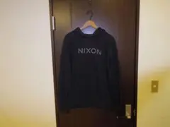 NIXON ニクソン ロゴ プリント パーカー ブラック M ストリートのサムネイル