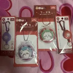ちいかわ　缶バッジ&カバーセット　カラビナ付きリールキーホルダー　モモンガ　4点