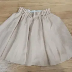ベージュスカートのサムネイル
