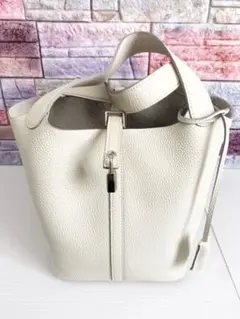 ホワイトレザー バケット型ハンドバッグ　Mサイズ