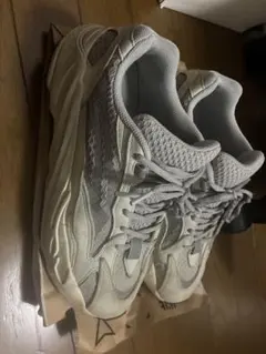 yeezyboost700v2 定価44000円