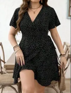 ブラックドット柄ミニワンピース 半袖 SHEIN 大きいサイズ