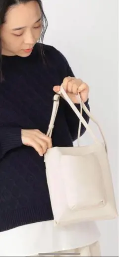 Studio CLIP ホワイトショルダーバッグ フロントポケット付き