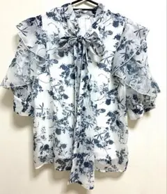 INGNI 花柄　半袖 七分袖　フリルブラウス フリル袖　リボン　ボウタイ