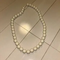 ホワイトビーズネックレス