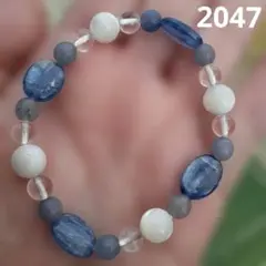 カイヤナイトが美しいブレスレット