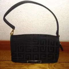 GIVENCHY　長財布　ショルダーウォレット　ショルダー財布　多機能バッグのサムネイル