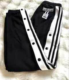 アディダス　トラックパンツ　ジャージ　サイドボタン　サイドライン　サイズS