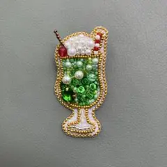 【234】クリームソーダ　ビーズ刺繍　ブローチ　ハンドメイド