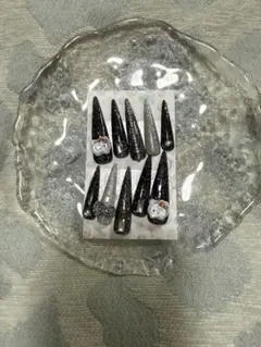 ハローキティ デザイン ネイルチップ 黒 シルバー