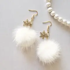 選べる26色♩ 雪の結晶&ミンクファーピアス　ハンドメイド