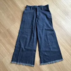 アパートバイローリーズ　切りっぱなしデニムパンツ　Mのサムネイル