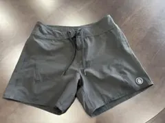 Volcom ブラック サーフパンツ ラッシュガード レディース