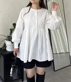 プロズヴェール パールボタンタックギャザーペプラムブラウス